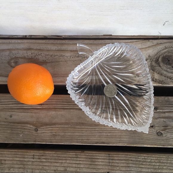Vintage | Pressed Glass Leaf Trinket Dish - Picture 6 of 6